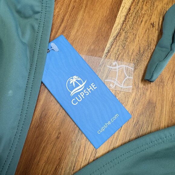 Women's Cupshe Swimsuit One Piece NEW with tags - Size L - Picture 2 of 4